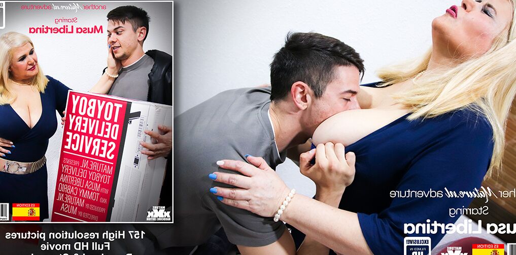 11P Die vollbusige Musa Libertina verführt den Lieferungs-Toyboy