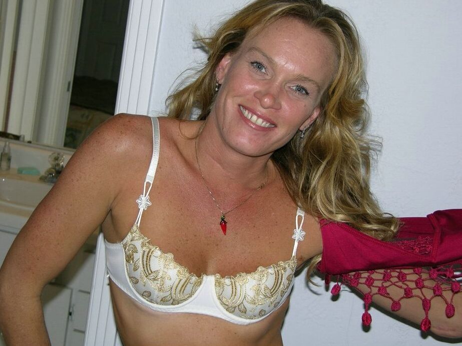 15P Over 30 first timer grabs her bare ass while showing her shaved vagina
