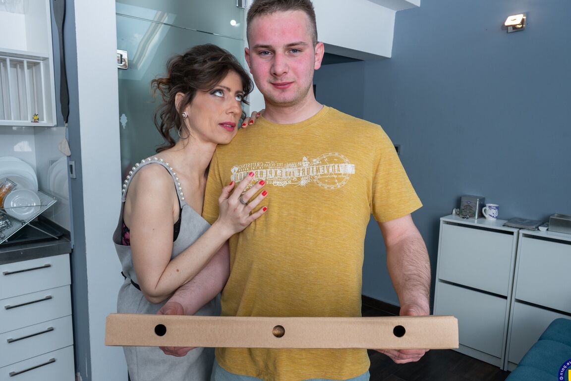 11P Horny cougar seduces the pizza delivery man when he comes to the door