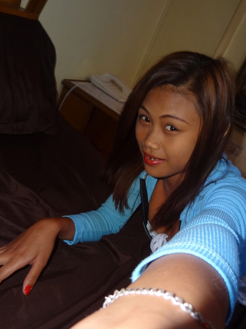 15P Asian amateurs Leann and Irish have sex on a bed with a foreigner