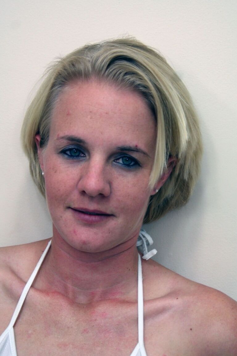 17P La MILF amateur Summer Fantassee se fait asperger lors de sa première scène de gorge profonde