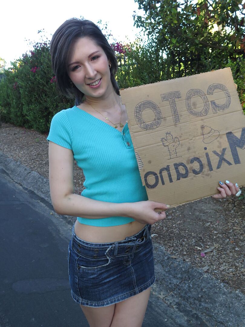 20P Die versaute asiatische Anhalterin Kurea Asuka nimmt nach süßem Sex Sperma in den Mund