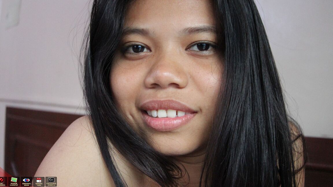 15P A linda adolescente asiática Vincenikki se espalha para conseguir um creampie quente em sua buceta peluda
