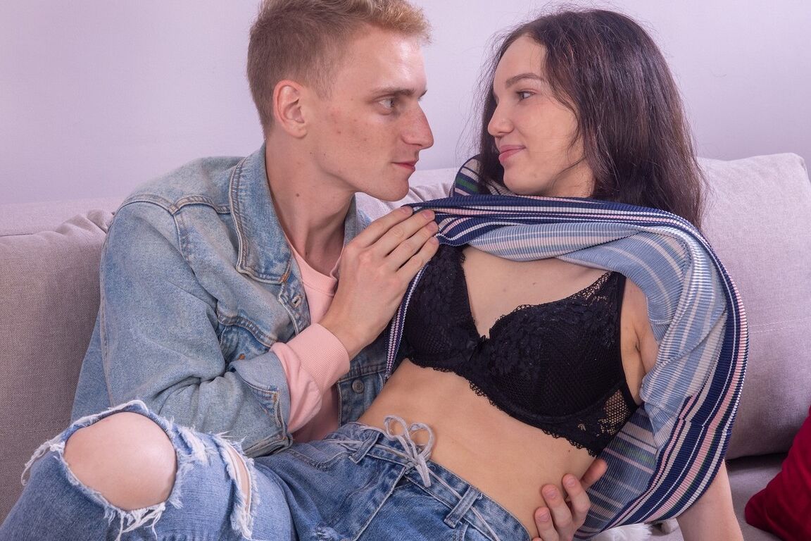 15P They meet on the bridge, go for a walk and then find themselves making sex
