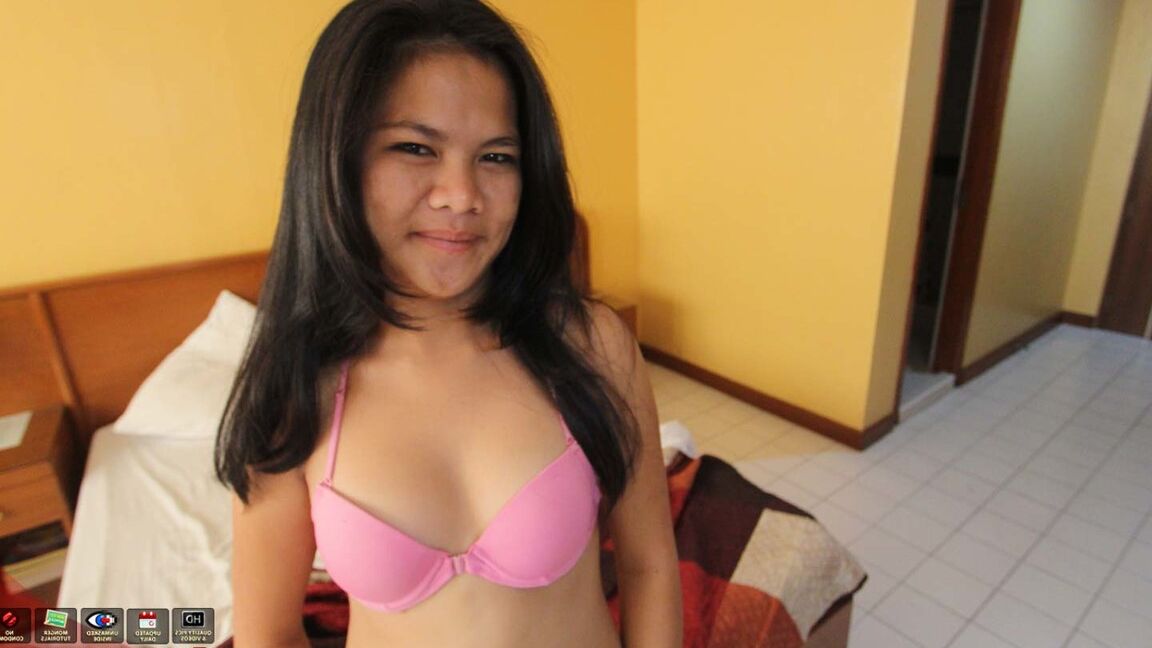 15P Follándose a una caliente filipina callejera con perfectas y turgentes tetas