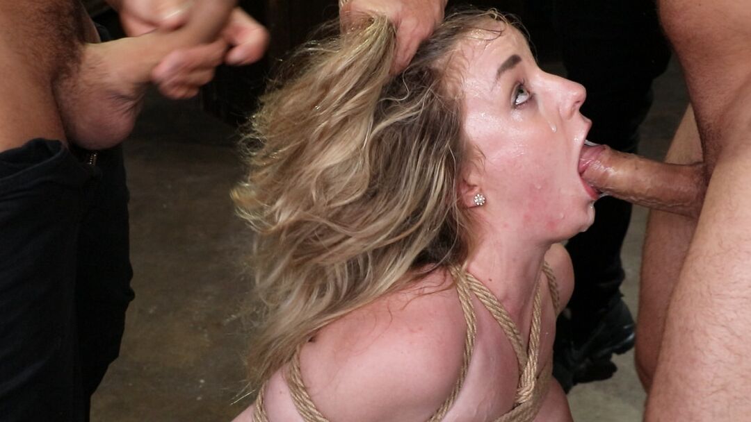 20P Rubia Kate Kennedy asada en gangbang interracial con DP