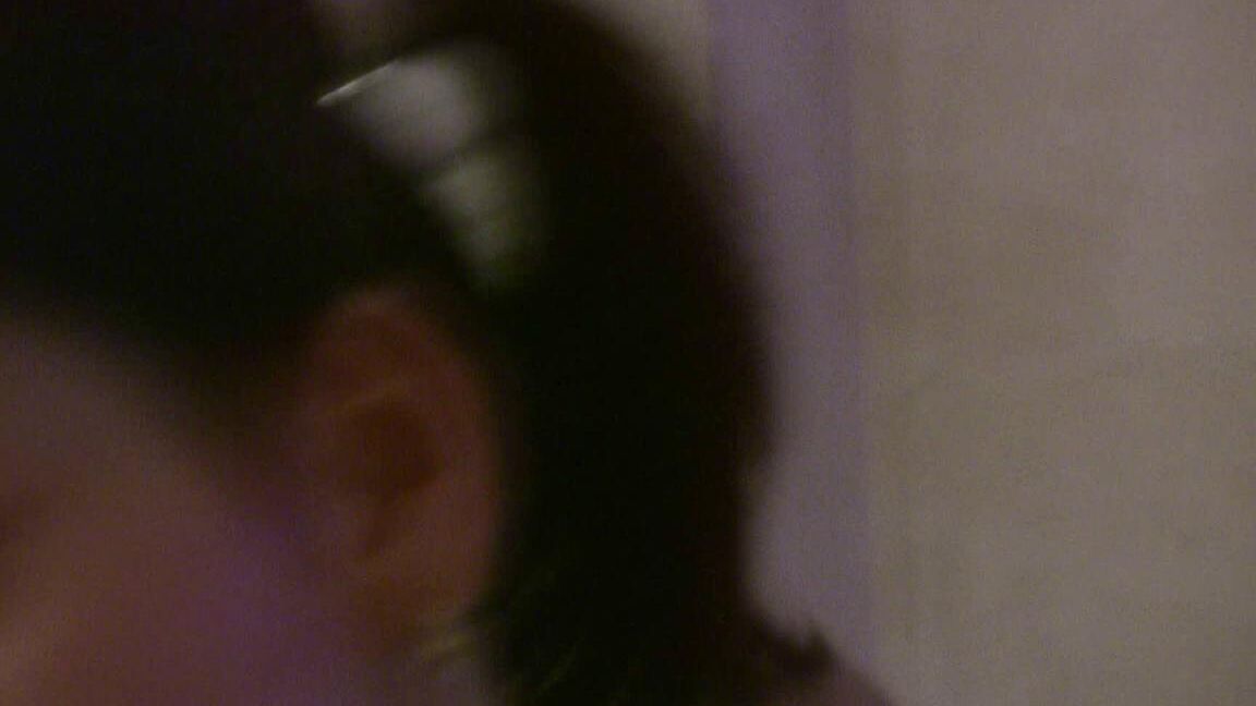 21P Adolescente sexy com peitos pequenos Tatyana é jogada na cama pela manhã