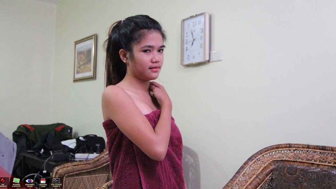 15P Joven asiática rezuma semen de su coño recortado después de tener sexo POV con un Farang