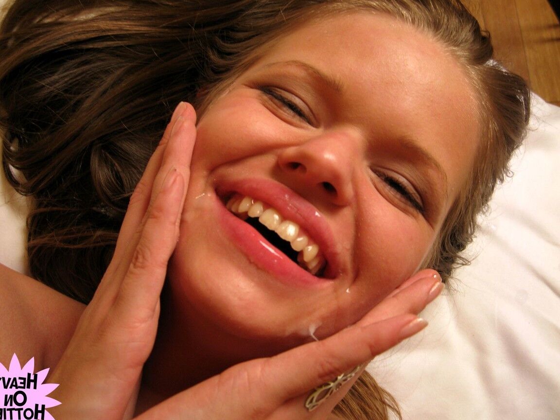 16P Heavy On Hotties Teen Babe est parfaite enculée