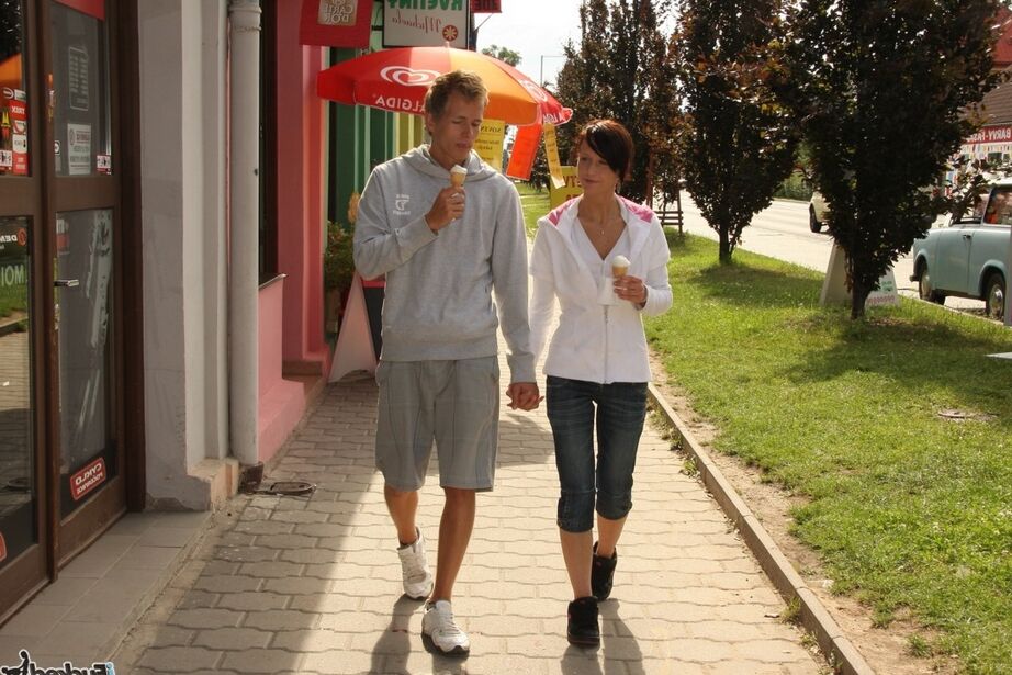 16P They met on the street, had a walk, Natalia licked ice cream, then ate some