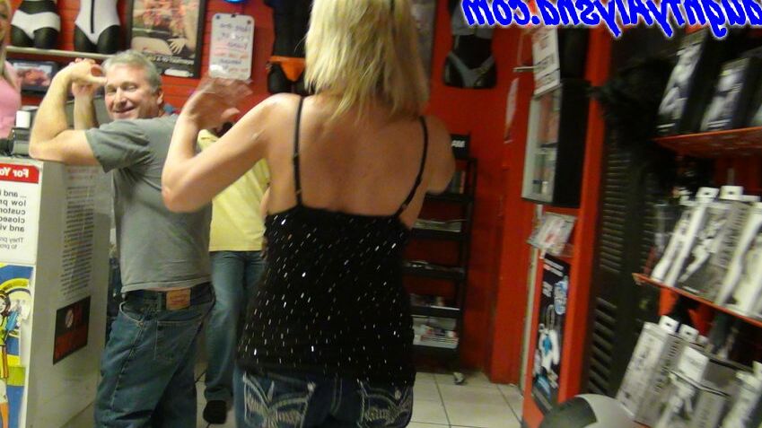 15P Traviesa Alysha Rubia Empapada De Semen