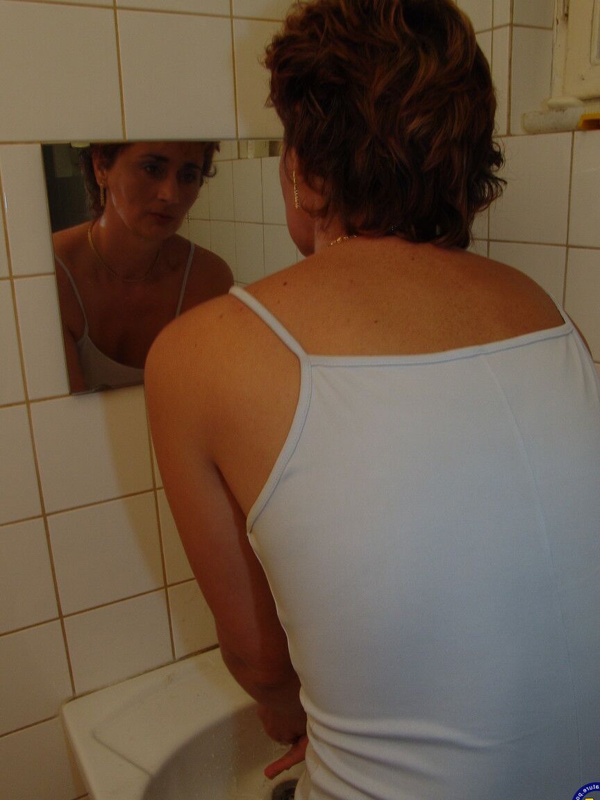21P Slutty amateur MILF gets a facial after blowing, rimming & getting pissed on