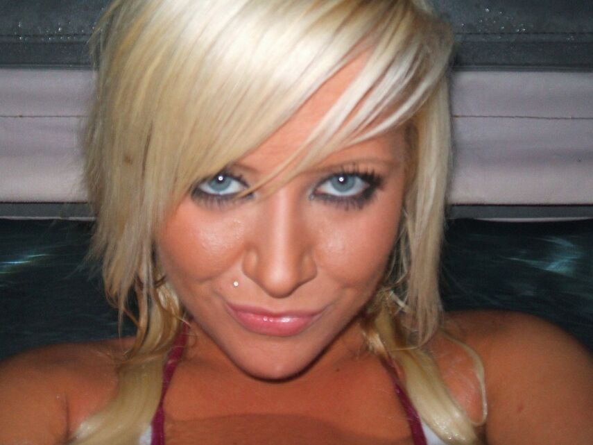 12P Monroe shows off her ass in a bikini in the hottub