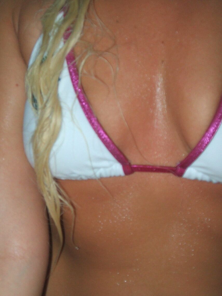 12P Monroe shows off her ass in a bikini in the hottub