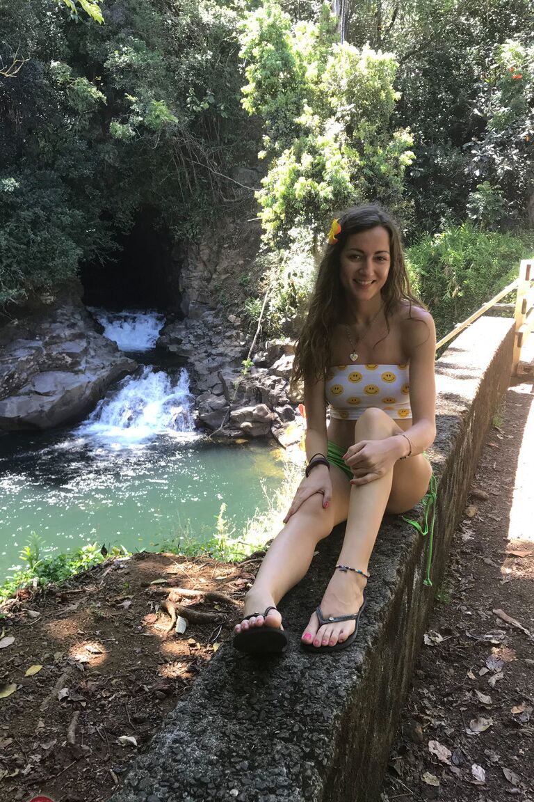 21P A adolescente sedutora Lily Adams brinca com roupas sexy