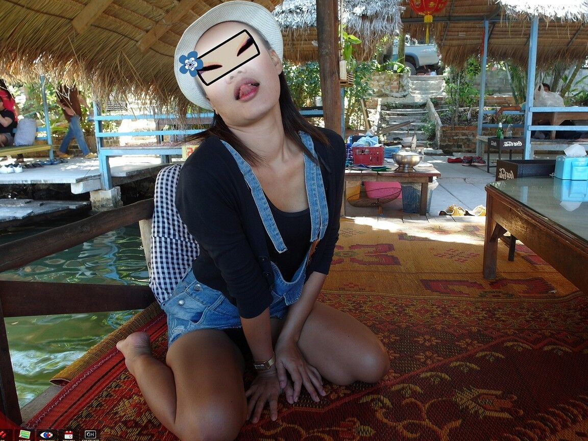 15P Tätowiertes Thai-Babe mit kräftiger Fotze, gestopft und ins Gesicht gespritzt