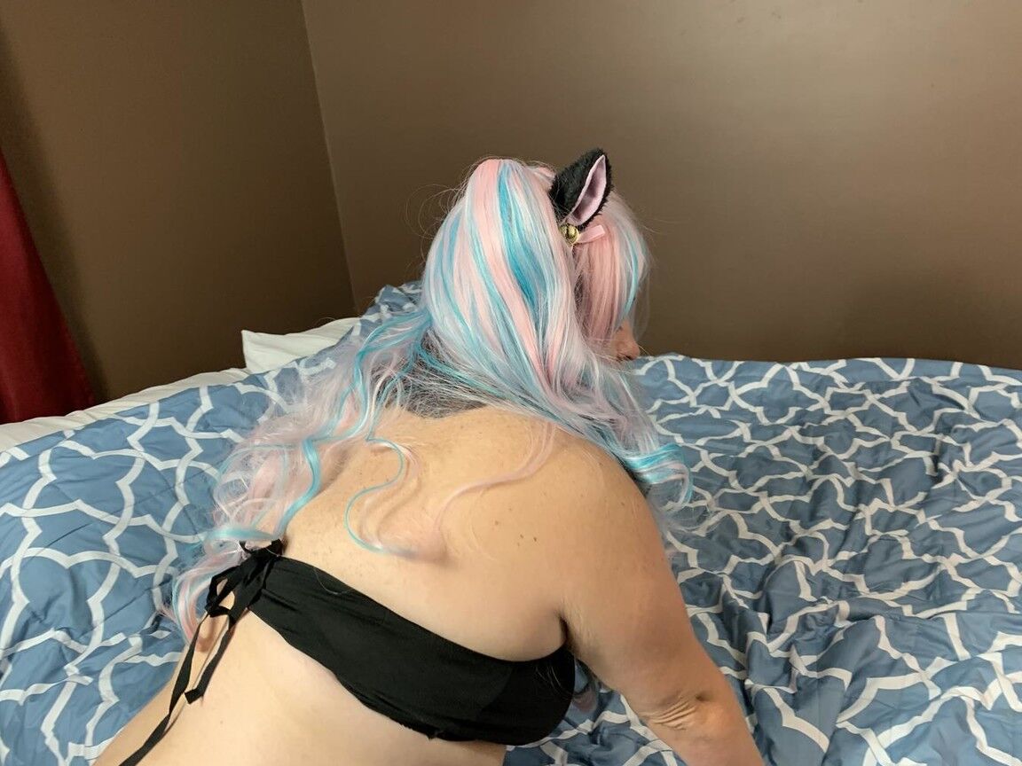 20P Madura regordeta sexy NE BBW expone su coño en traje de cosplay