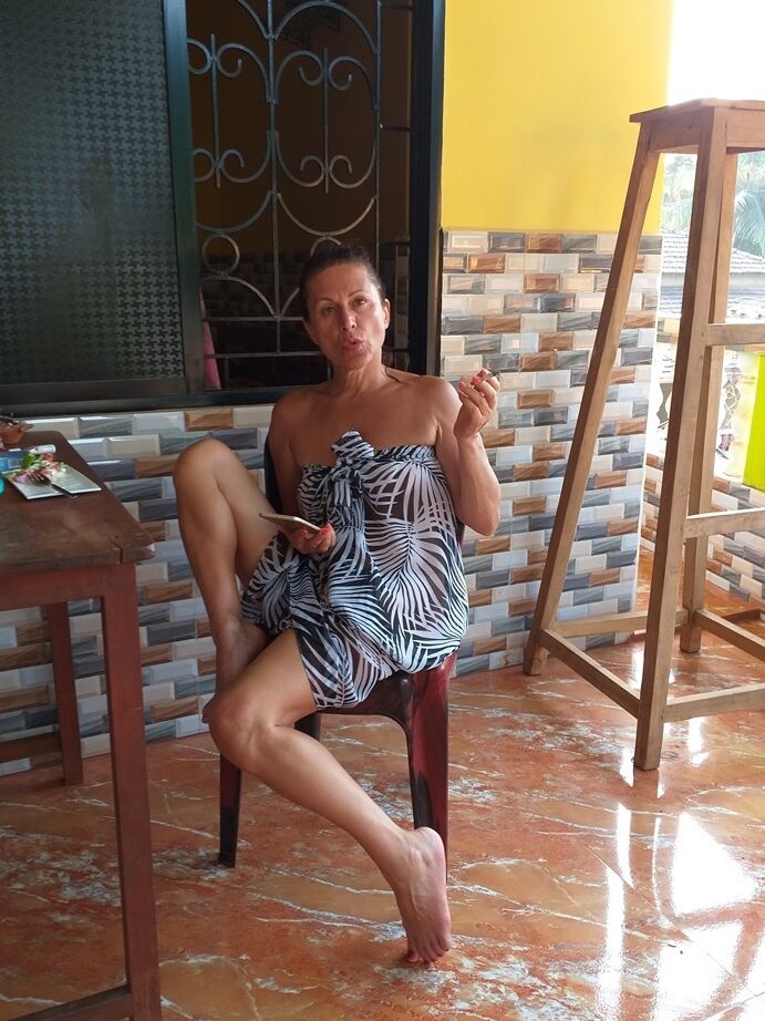 18P Mature lady Diana Ananta bares her tits and twat on the patio and in breezeway