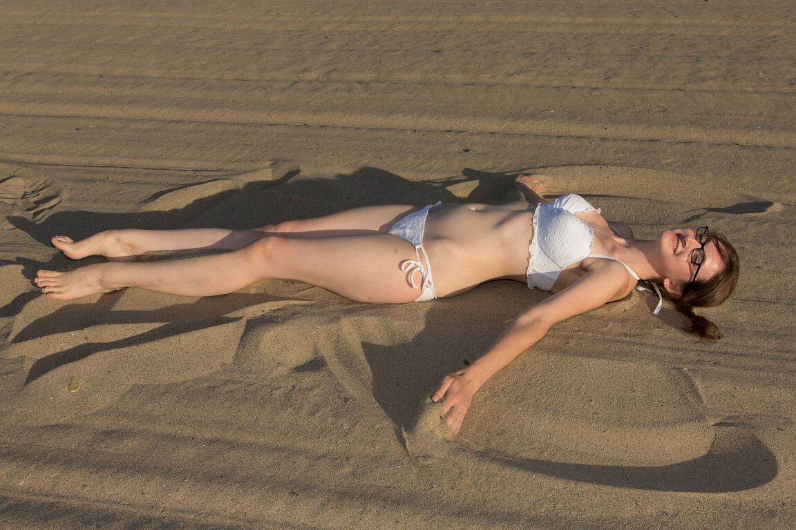 11P Teen girlfriend Patience Dolder shows her tasty nip & ass crack on the beach