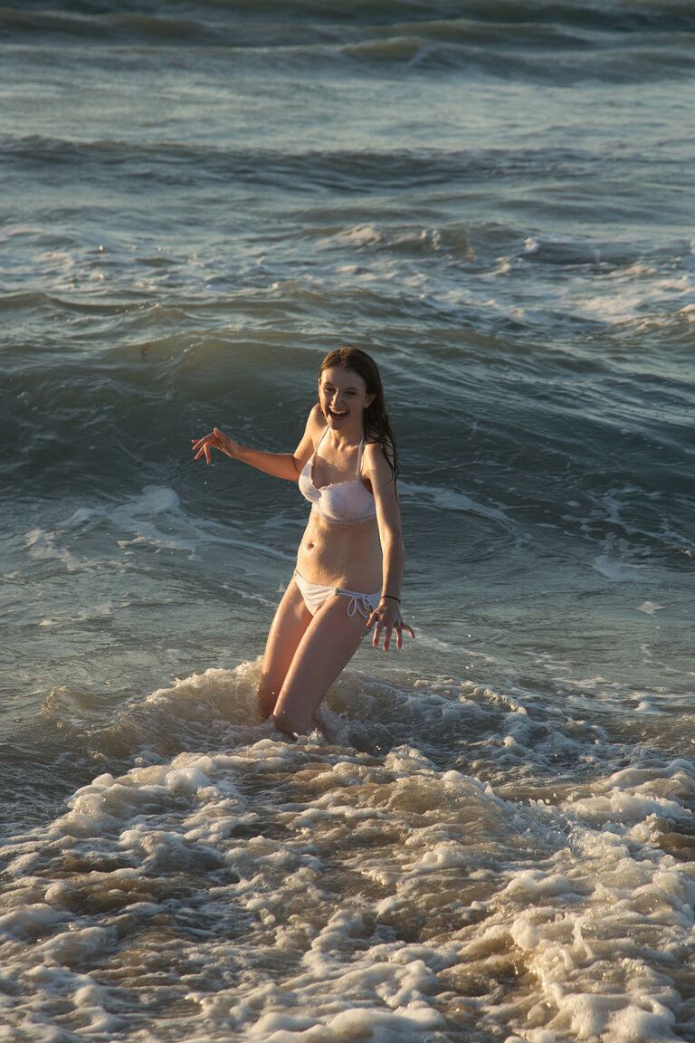 11P Teen girlfriend Patience Dolder shows her tasty nip & ass crack on the beach