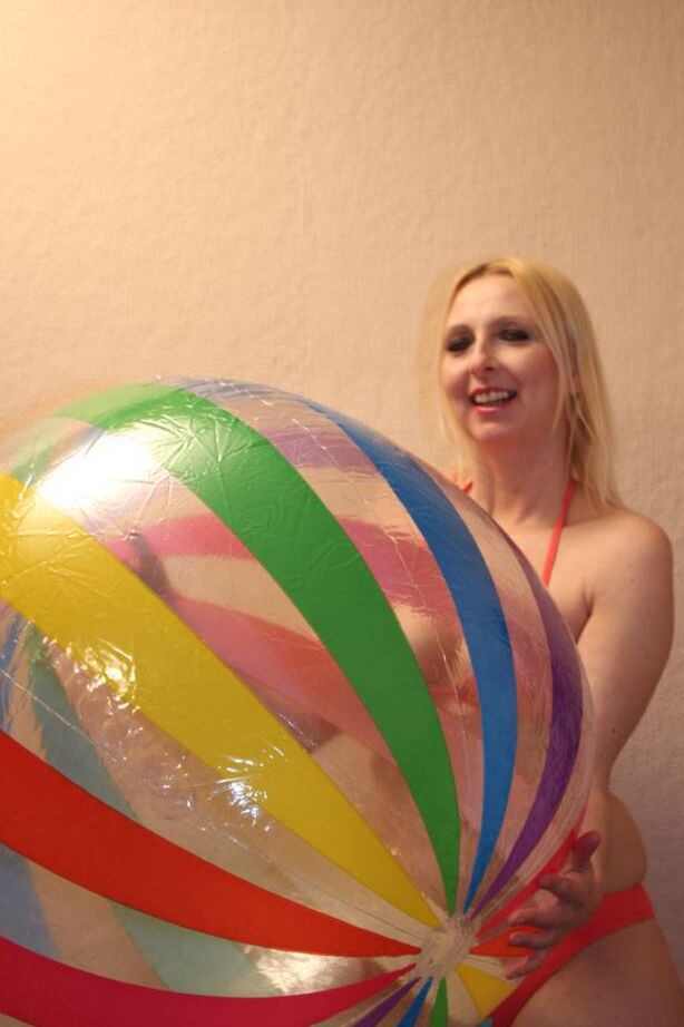 20P La amateur británica Tracey Lain recibe una corrida con la boca abierta después de follar en POV