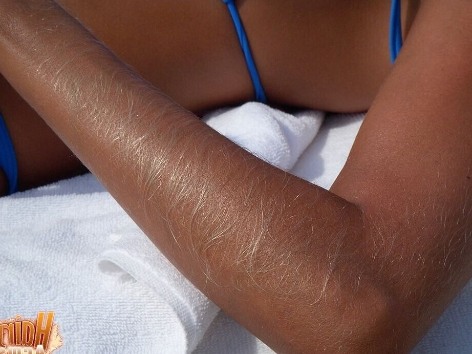 21P Hairy Arms Lori Anderson