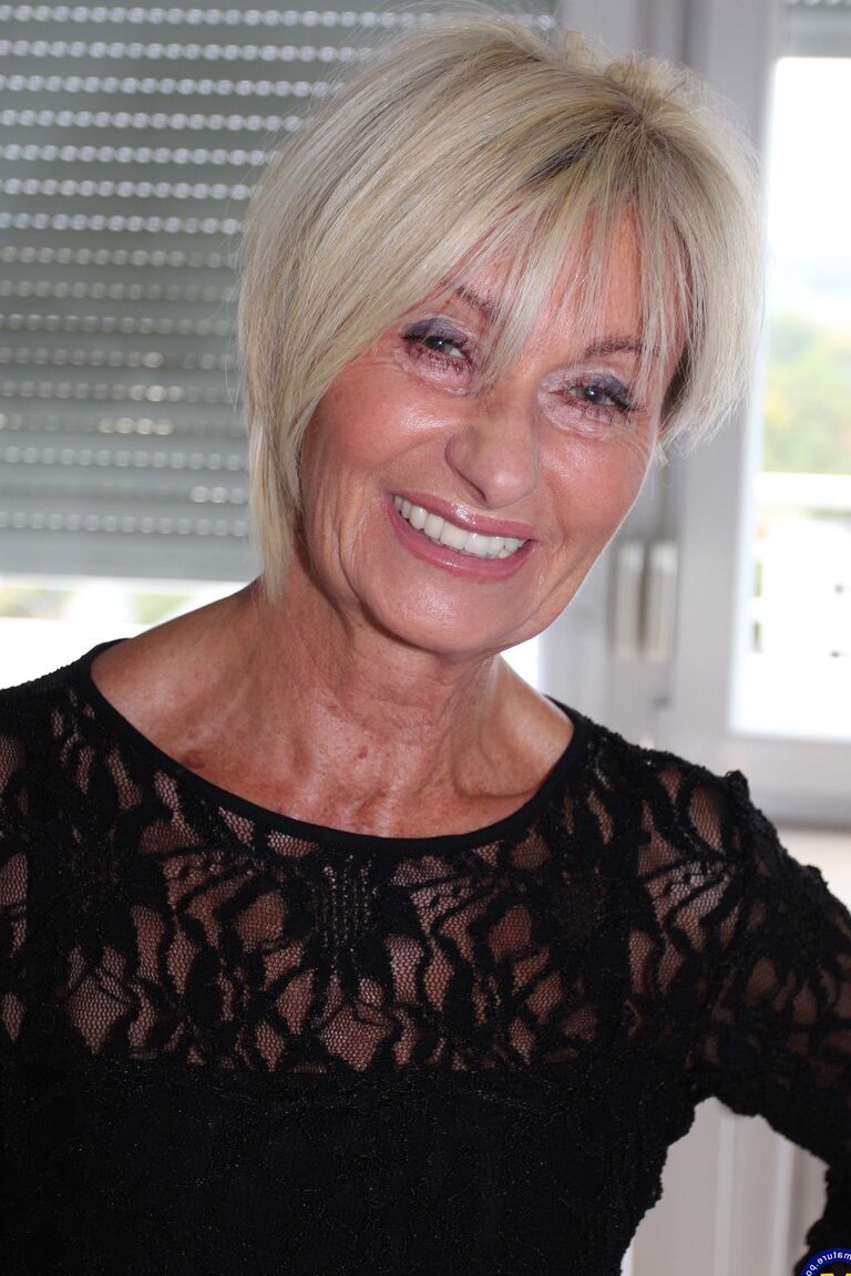 21P European mature with freckles Franziska shows her body in a solo