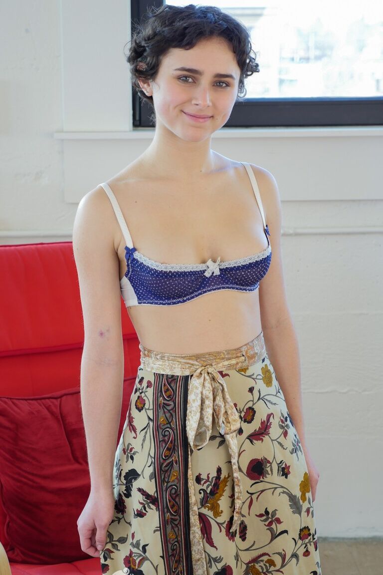 17P Eden Rose, petite amie sale avec de beaux seins, aime la masturbation en solo