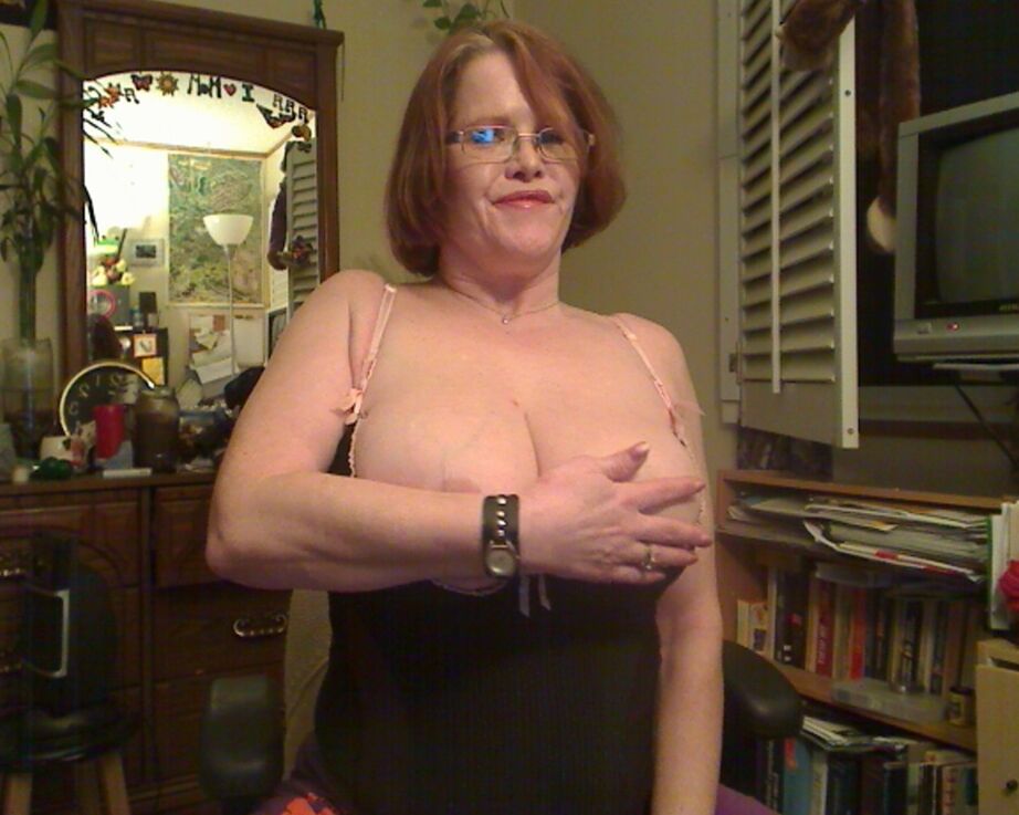 20P Misha MILF amateur de grandes tetas juega con su coño y su ojete a la vez