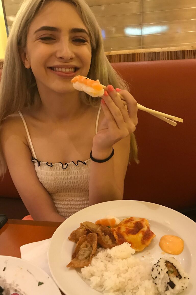 21P Petite cutie Jane Wilde fica nua em público e mostra seu corpo incrível