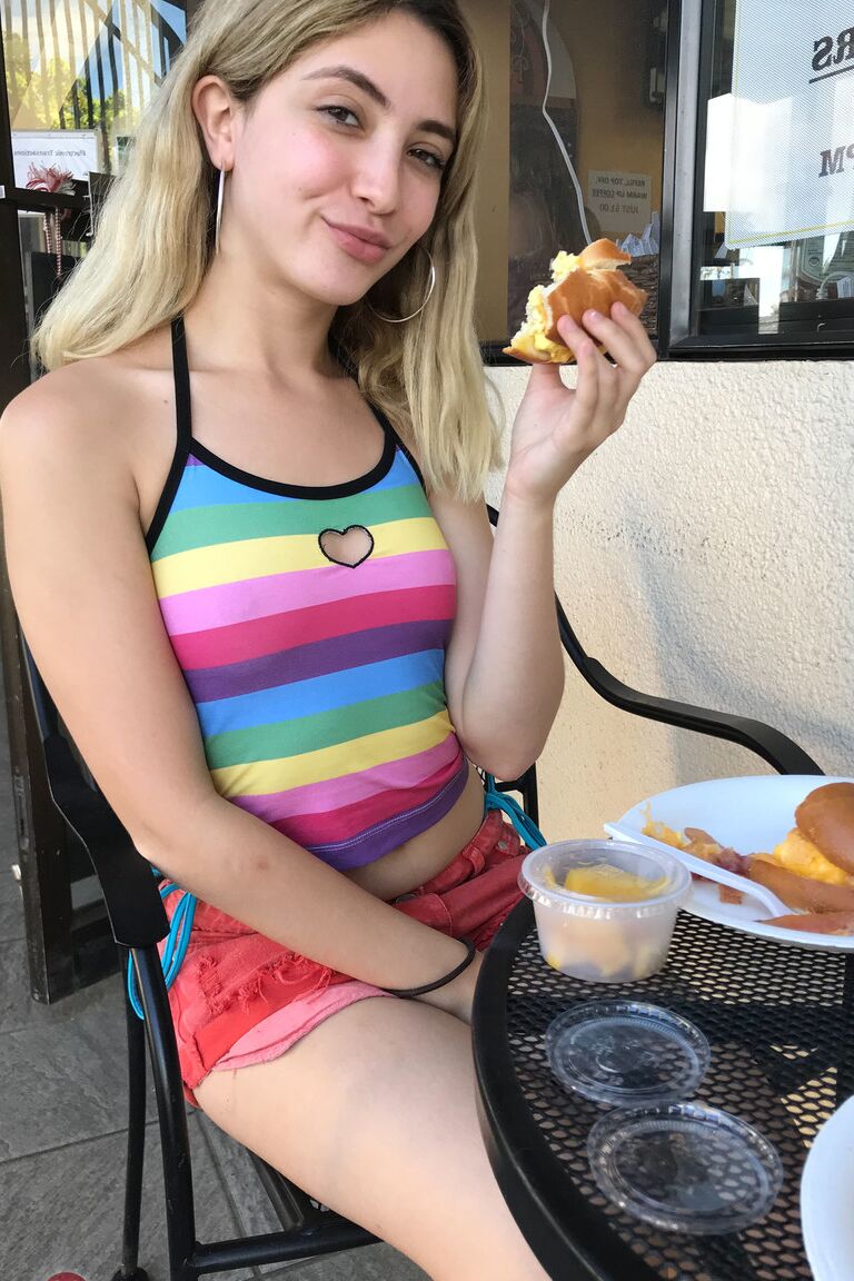 21P Petite cutie Jane Wilde fica nua em público e mostra seu corpo incrível