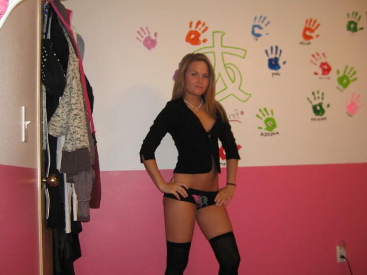 15P Collection of naughty nudes sent to a boyfriend by his now ex-girlfriend