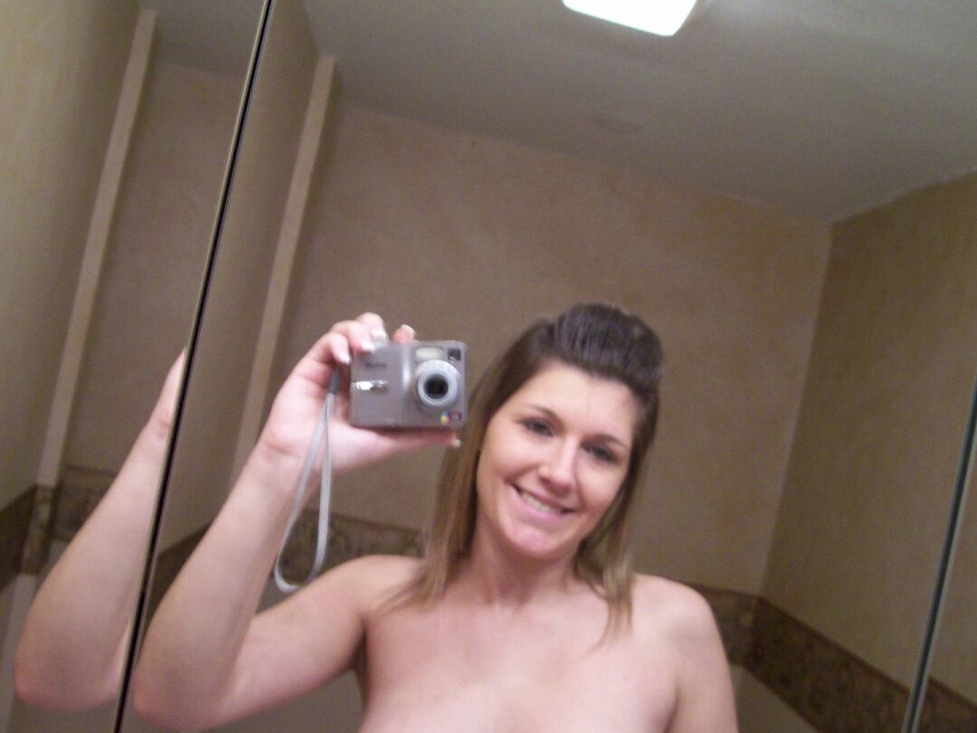 21P Sexy GF Summer Blue macht Nacktfotos von ihrem schönen Arsch