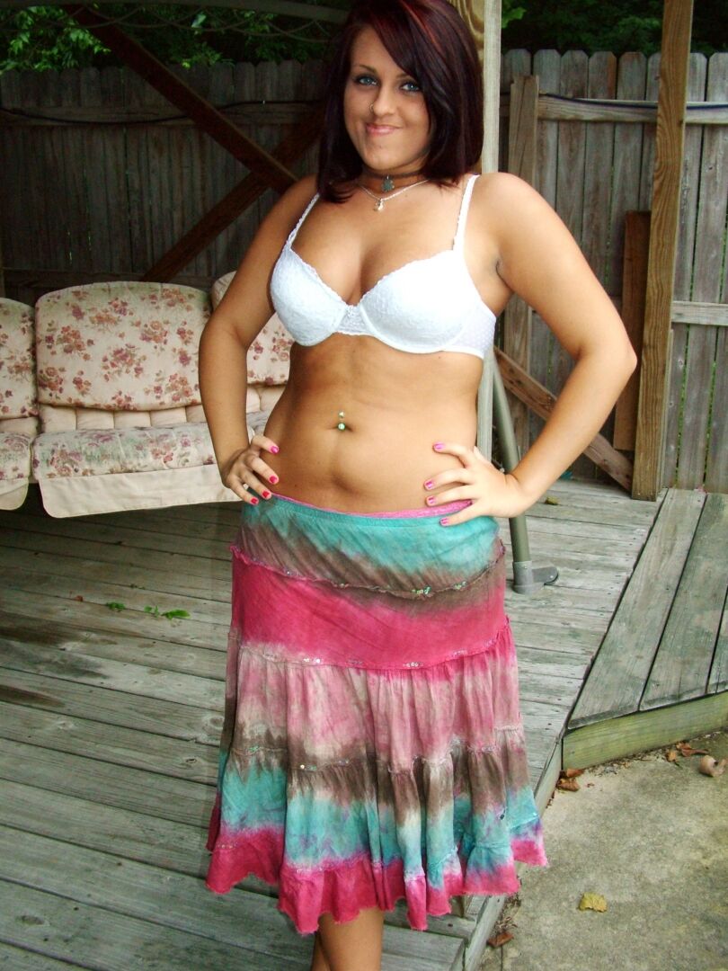 21P Brunette amateur Roxy unveils her breasts and poses topless in a solo