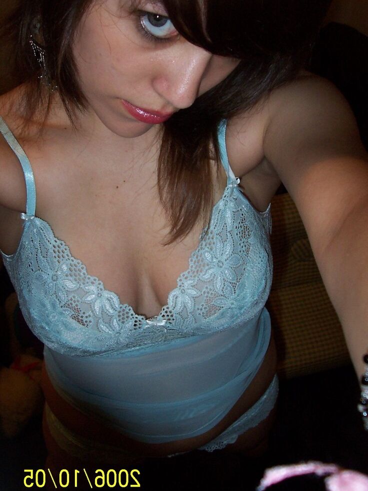 15P An ex girlfriend of mine took these selfies of her big tits some time ago