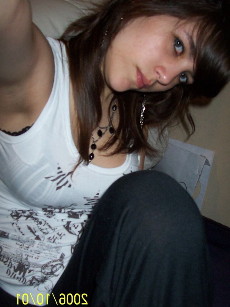 15P An ex girlfriend of mine took these selfies of her big tits some time ago