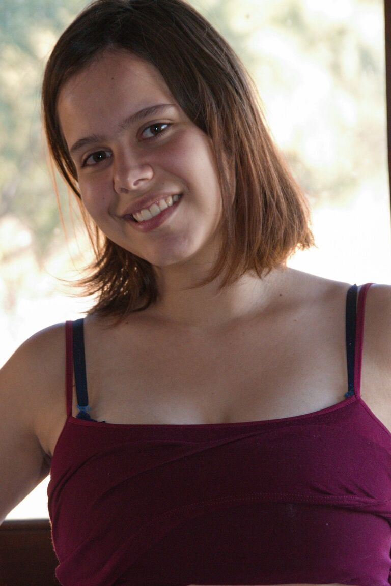21P Amatrice Akito exposant ses gros seins