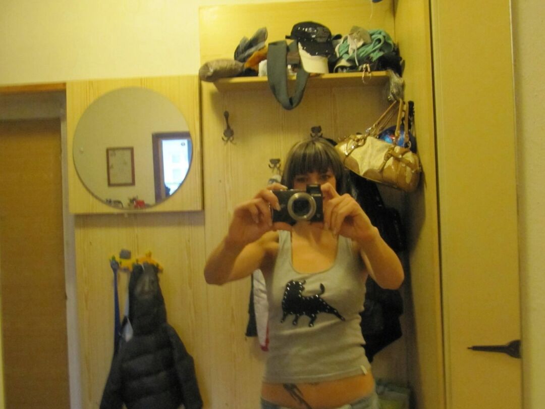 18P Amateur Mellie Swan shows her tits & twat while filming herself in the mirror