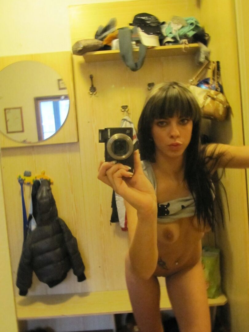 18P Amateur Mellie Swan shows her tits & twat while filming herself in the mirror