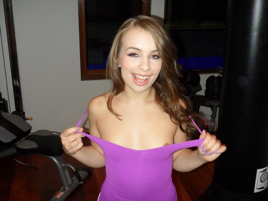 16P La novia amateur Sophia toma una ducha caliente después de un buen sexo duro