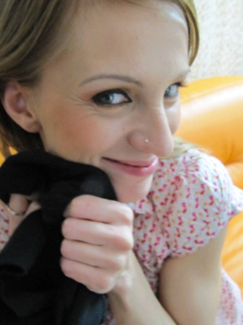 15P Amateur chick Olga Barz takes selfies while she drives fingers up her snatch