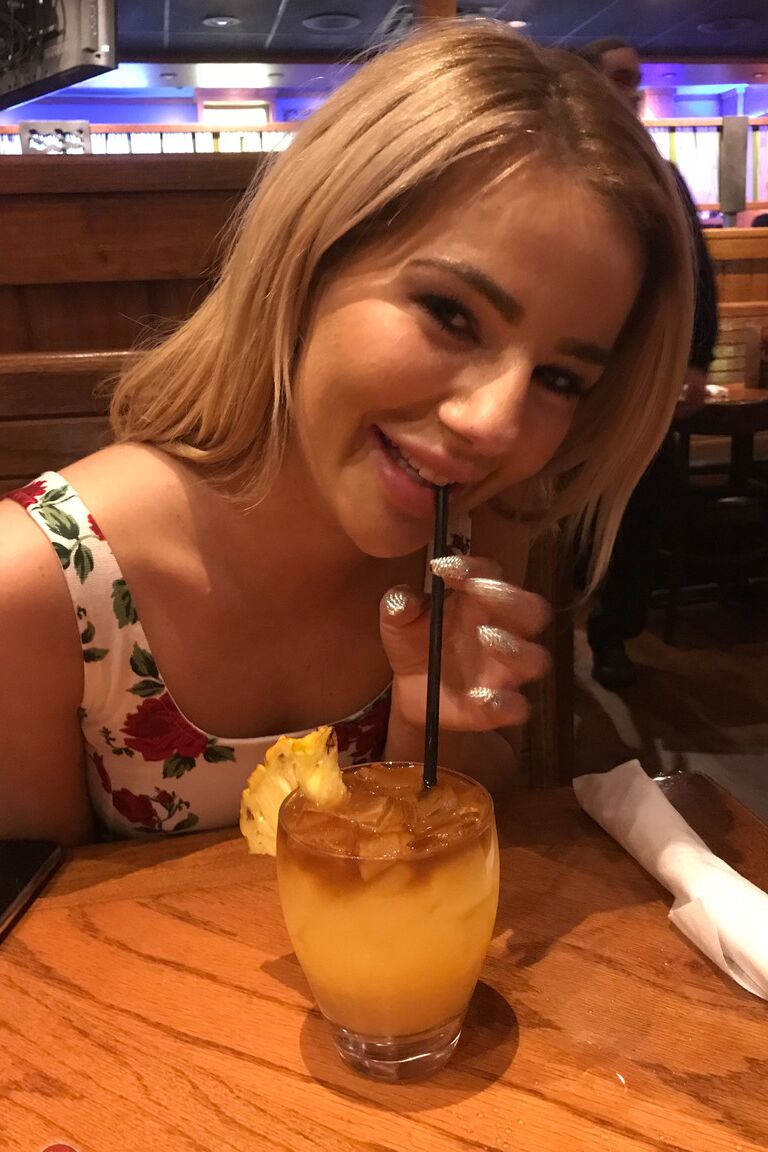 21P Hottie Bella Rose exibindo seus peitos e buceta em sua compilação de férias