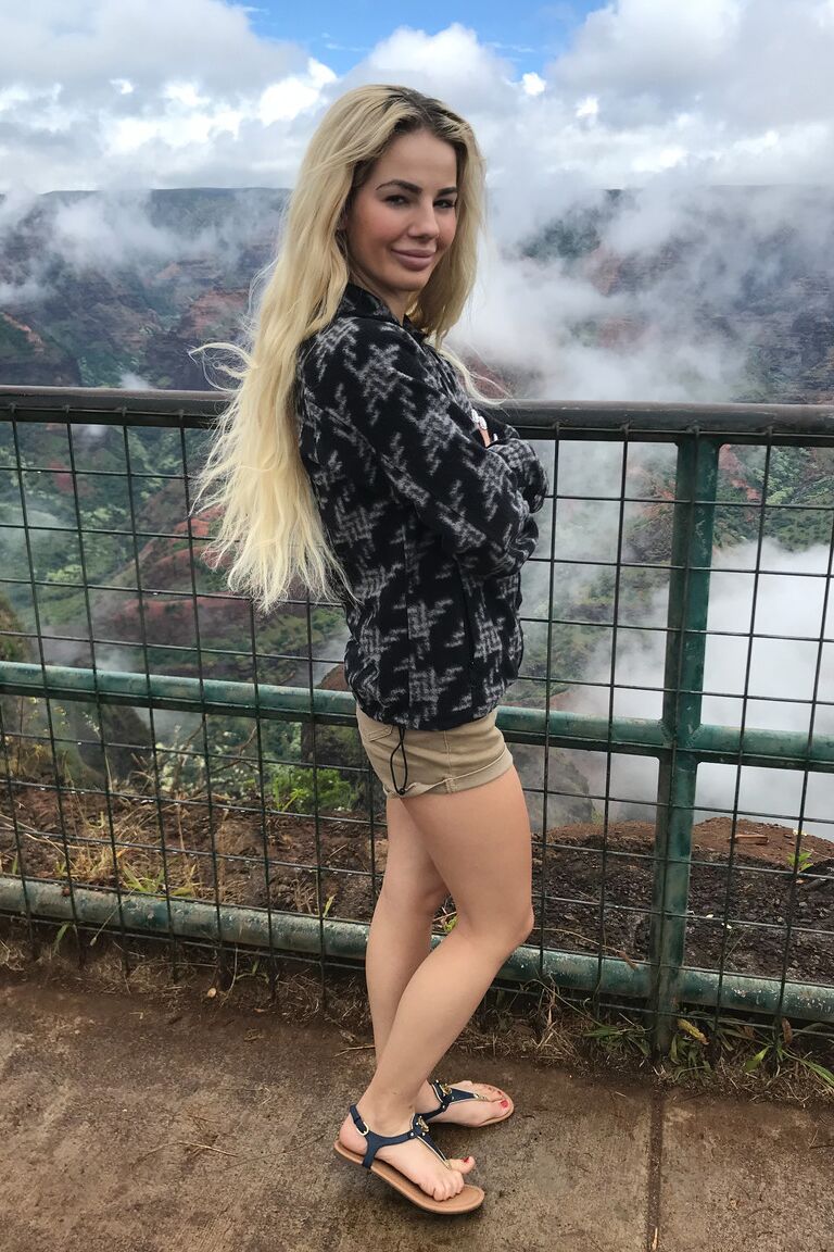 21P Hottie Bella Rose exibindo seus peitos e buceta em sua compilação de férias