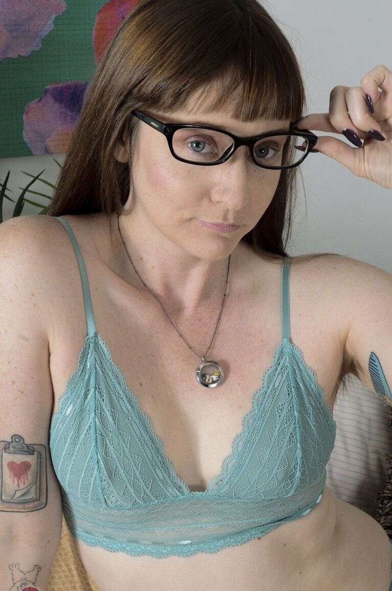 21P Nerdy babe with a hairy crotch Thelma Sleaze flaunts her bubble ass