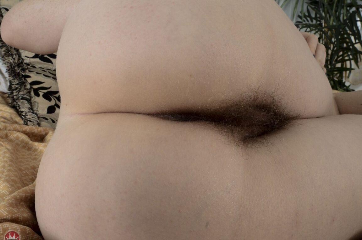 21P Nerdy babe with a hairy crotch Thelma Sleaze flaunts her bubble ass