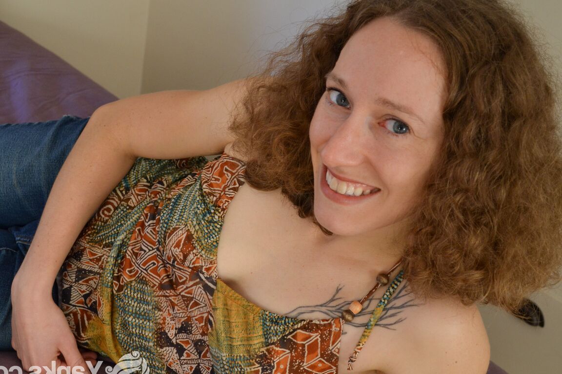 15P Amateur model shows her full bush in the nude with painted toenails
