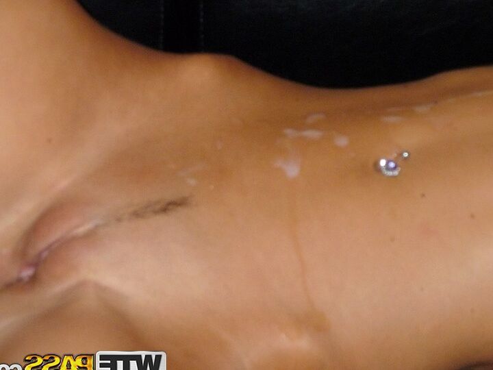 16P La morena amateur Nessa Devil y su amigo hacen un vídeo sexual casero