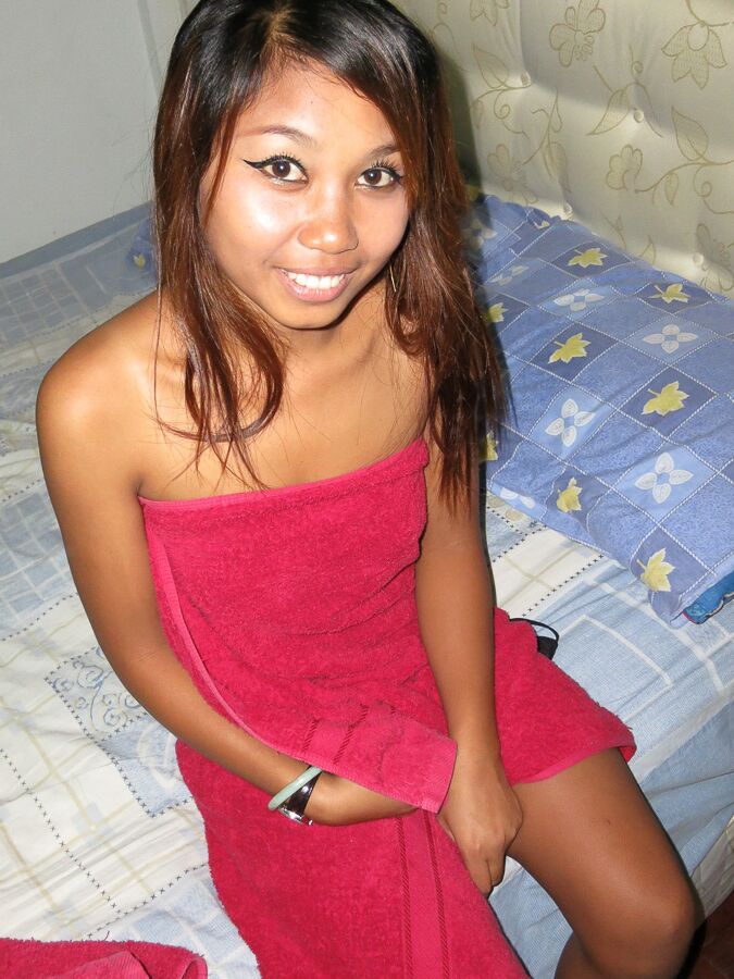 16P Jovem amadora gostosa asiática Jen fica com a bunda nua para foder estilo cachorrinho hardcore