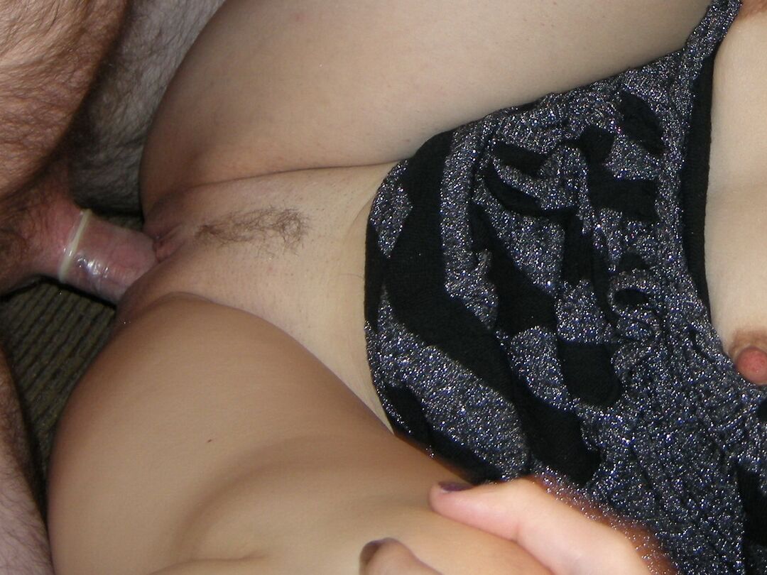 15P Doce jovem Lina beijando homem mais velho e levando gozada na barriga