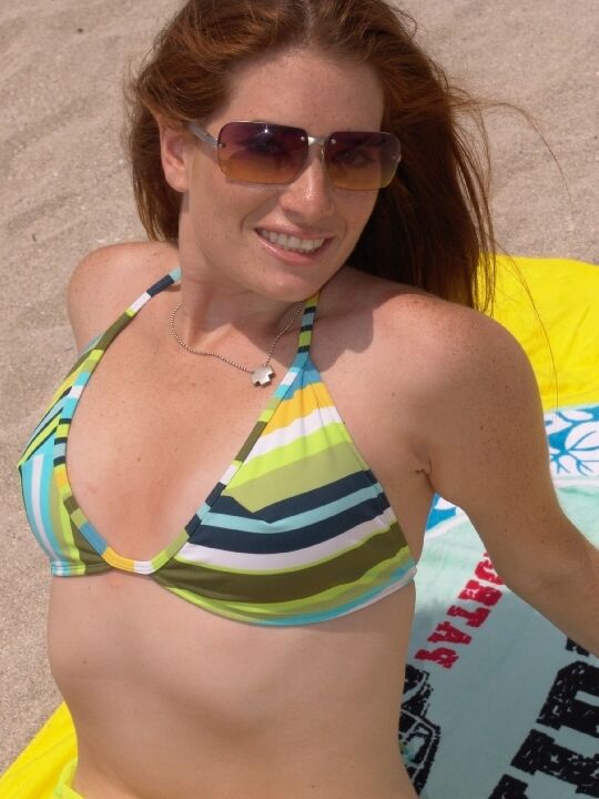 21P Ginger Mackenzie Childs se la mama a un negro que acaba de conocer en la playa